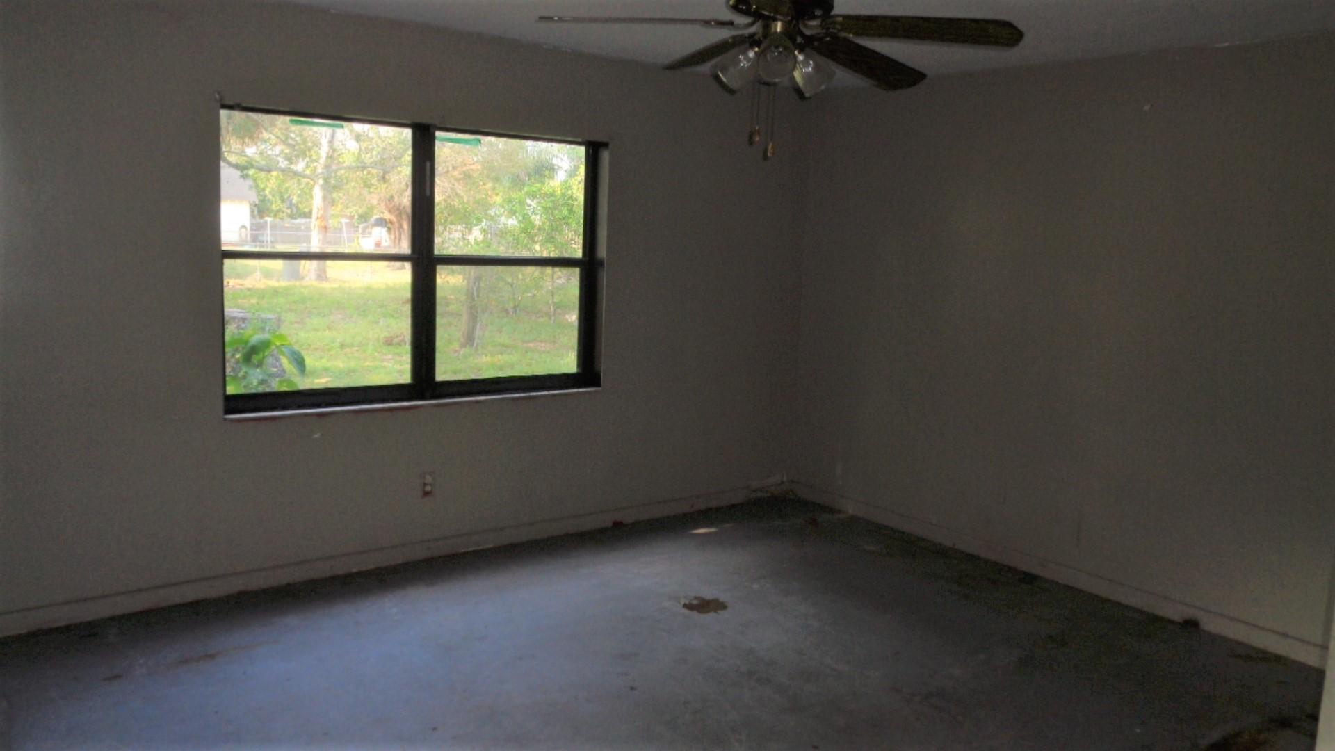 407 North 29th Street Fort Pierce, FL 34947 - Photo 6 of 14 DSC07368