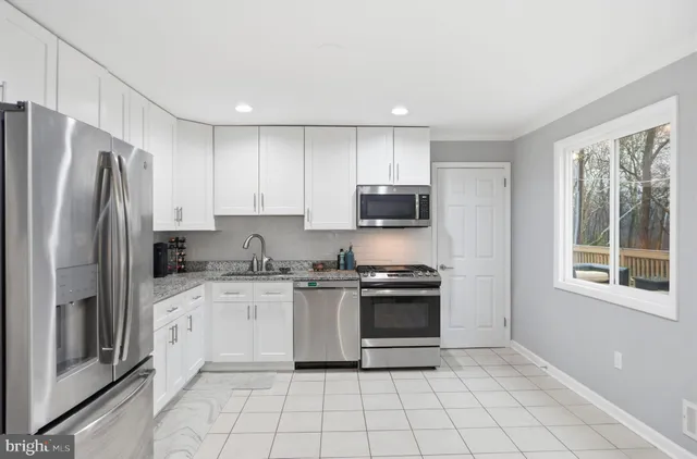 $865,000 | 5955 Edgewood Lane, Alexandria, VA 22310