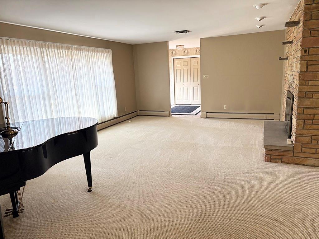 4400 West Pike Road Indiana, PA 15701 - Photo 20 of 37 an empty room with windows