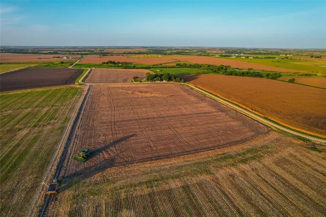 a view of an ocean beach and an ocean view