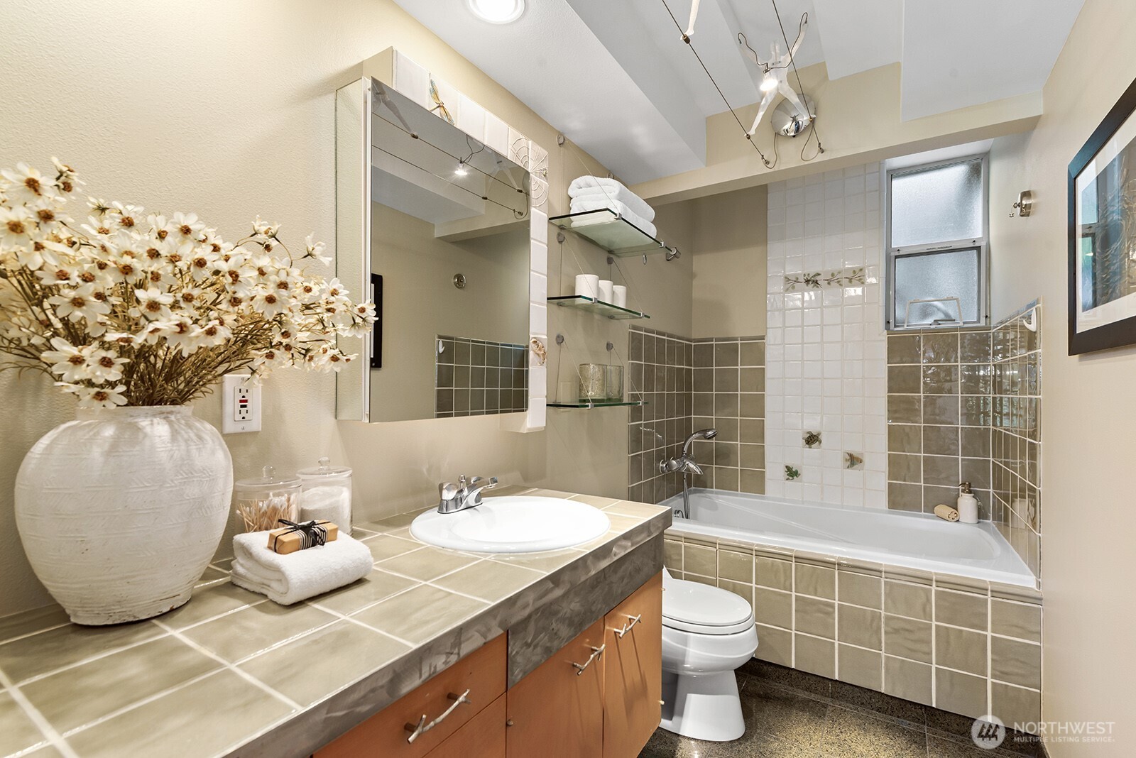 8627 Fauntlee Crest Southwest Seattle, WA 98136 - Photo 32 of 40 Gallery Image 32