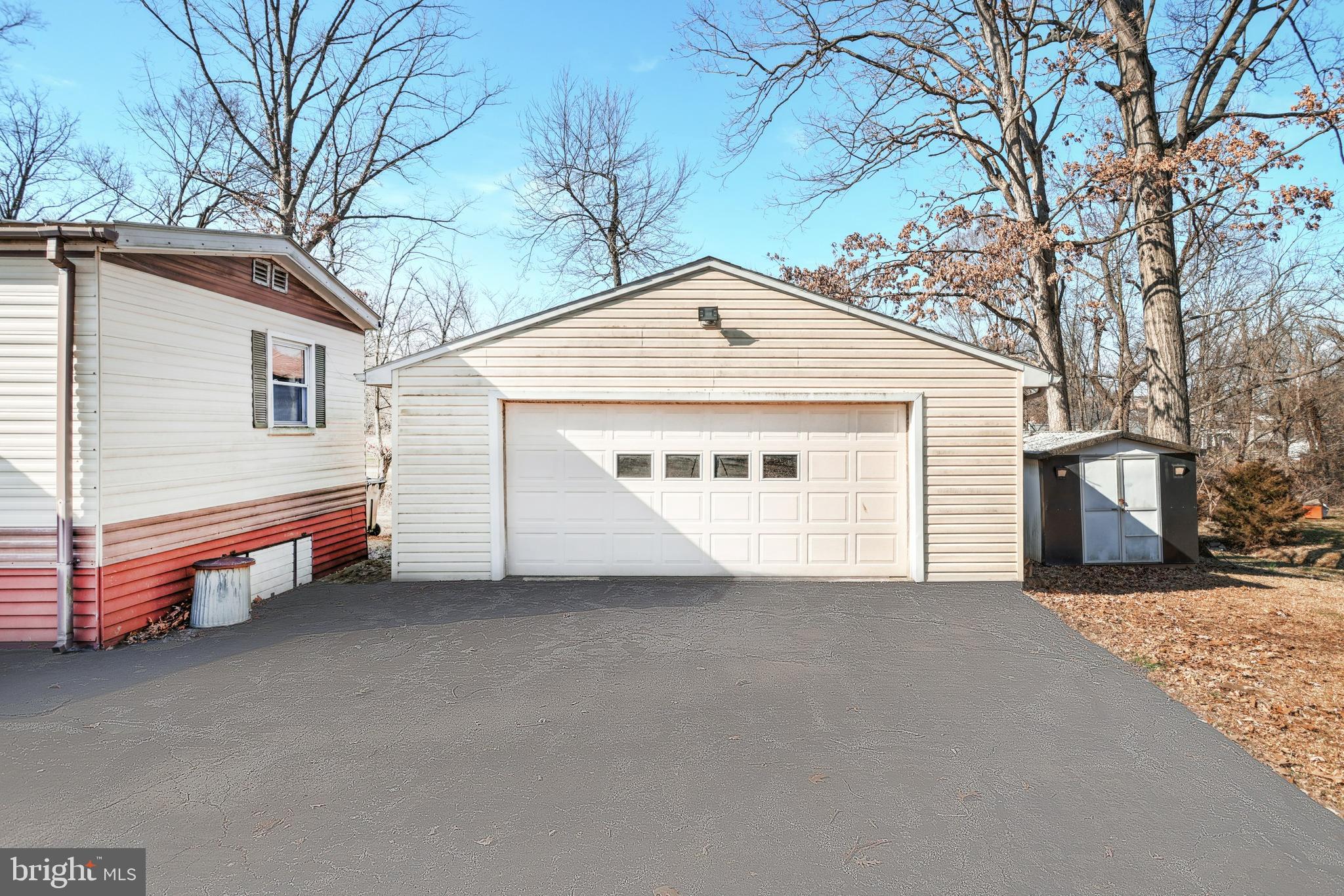 2461 Log Cabin Road York, PA 17408 - Photo 23 of 24 Gallery Image 23