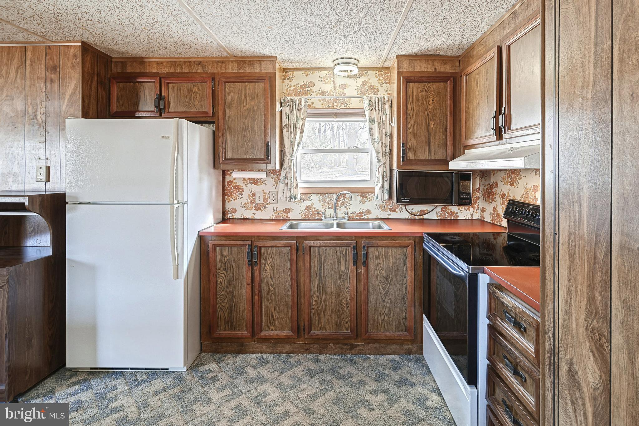 2461 Log Cabin Road York, PA 17408 - Photo 7 of 24 Gallery Image 7