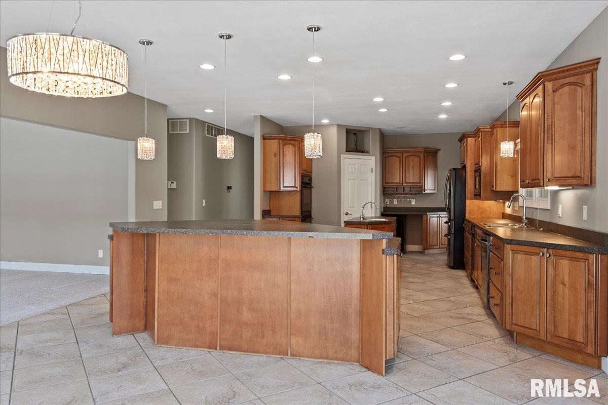 3516 Tamarak Drive Springfield, IL 62712 - Photo 11 of 65 Gallery Image 11
