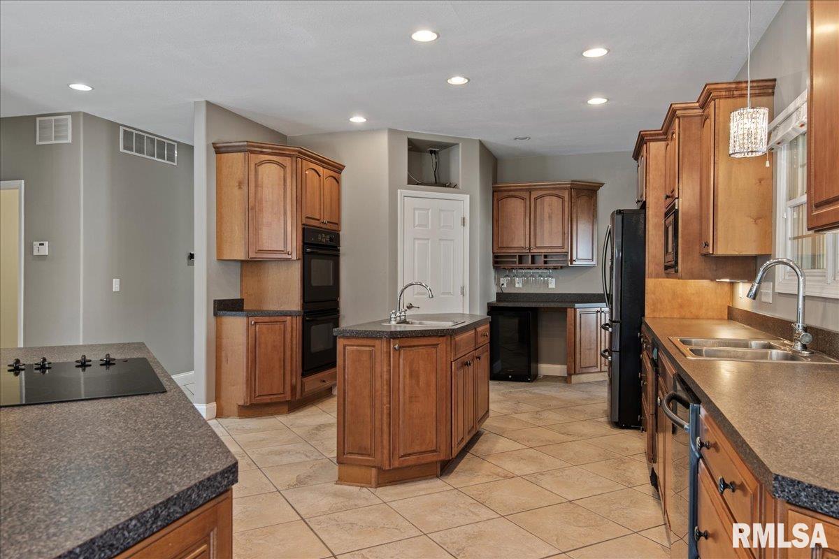 3516 Tamarak Drive Springfield, IL 62712 - Photo 13 of 65 Gallery Image 13