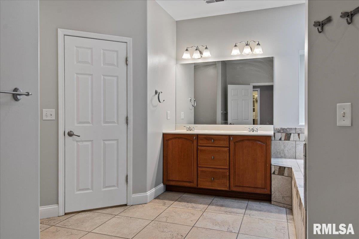 3516 Tamarak Drive Springfield, IL 62712 - Photo 32 of 65 Gallery Image 32