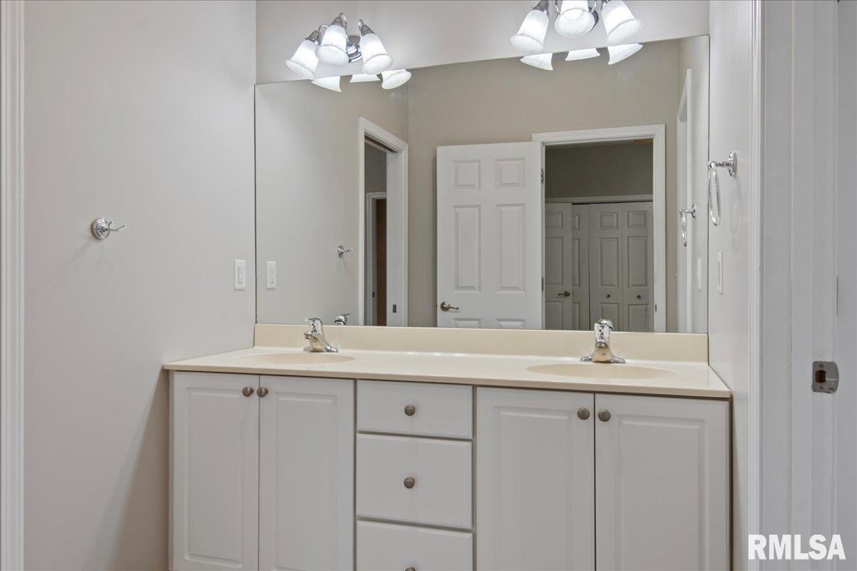 3516 Tamarak Drive Springfield, IL 62712 - Photo 38 of 65 Gallery Image 38