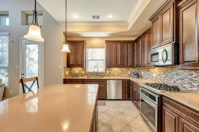 $3,200 | 18418 Hounds Lake Drive, New Caney, TX 77357