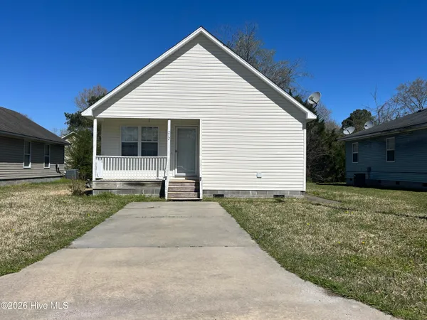 $1,317 | 212 Oak Grove Avenue, Elizabeth City, NC 27909