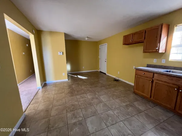 $1,317 | 212 Oak Grove Avenue, Elizabeth City, NC 27909