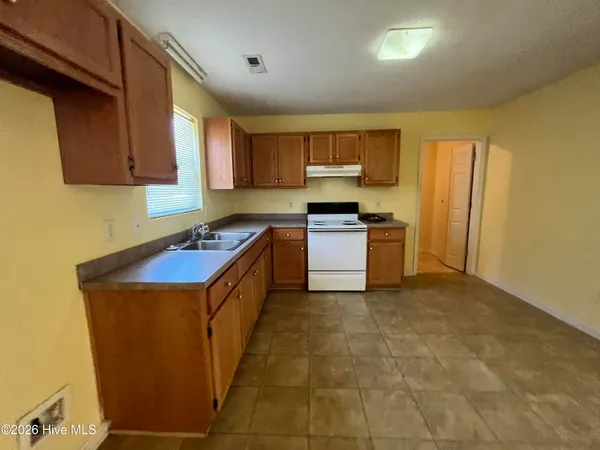 $1,317 | 212 Oak Grove Avenue, Elizabeth City, NC 27909