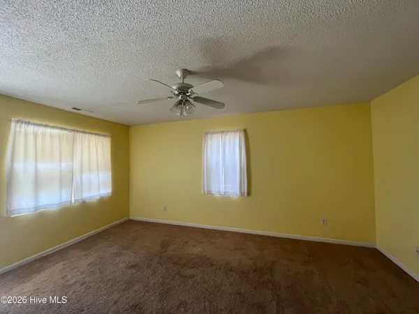 $1,317 | 212 Oak Grove Avenue, Elizabeth City, NC 27909