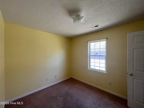 $1,317 | 212 Oak Grove Avenue, Elizabeth City, NC 27909