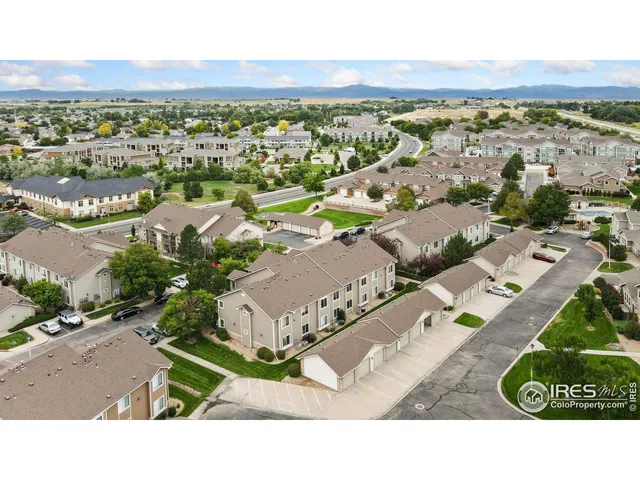 a picture of a bench in front of a wall