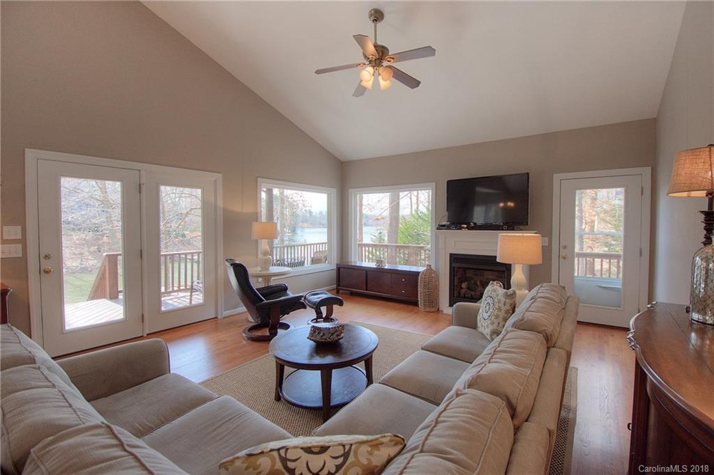 529 Evergreen Road Lake Wylie, SC 29710 - Photo 6 of 29 Gallery Image 6