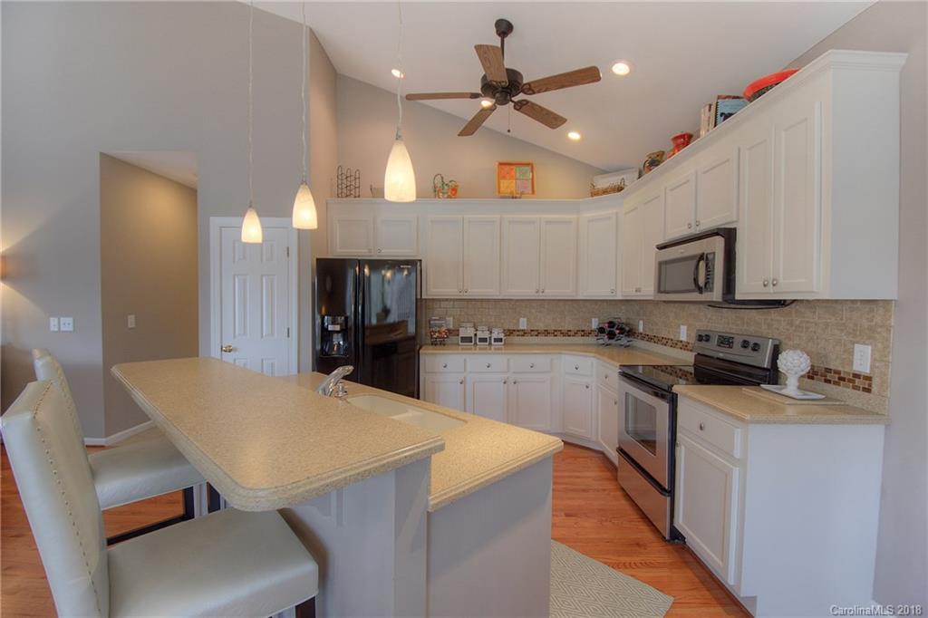 529 Evergreen Road Lake Wylie, SC 29710 - Photo 9 of 29 Gallery Image 9