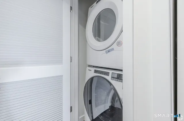 $2,100 | 424 Main Street, Unit J, Middletown, CT 06457