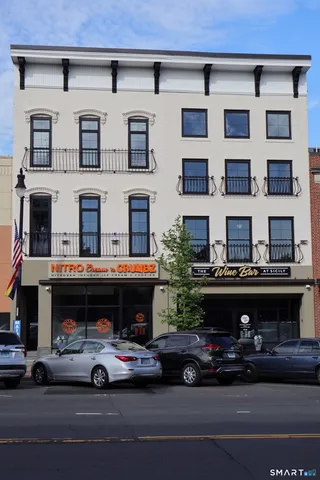 $2,100 | 424 Main Street, Unit J, Middletown, CT 06457