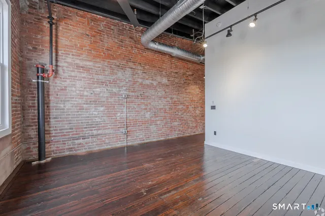 $2,100 | 424 Main Street, Unit J, Middletown, CT 06457