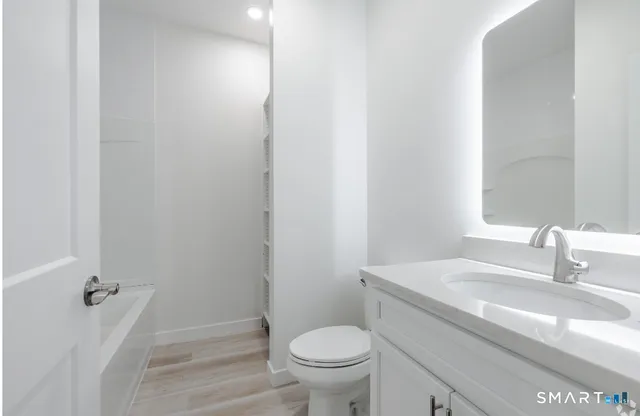 $2,100 | 424 Main Street, Unit J, Middletown, CT 06457