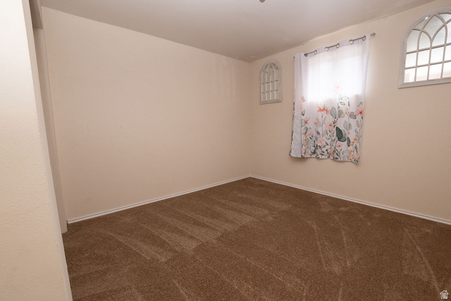 570 West Main Street Beaver, UT 84713 - Photo 25 of 43 Neutral-toned walls complement the brown carpeted flooring