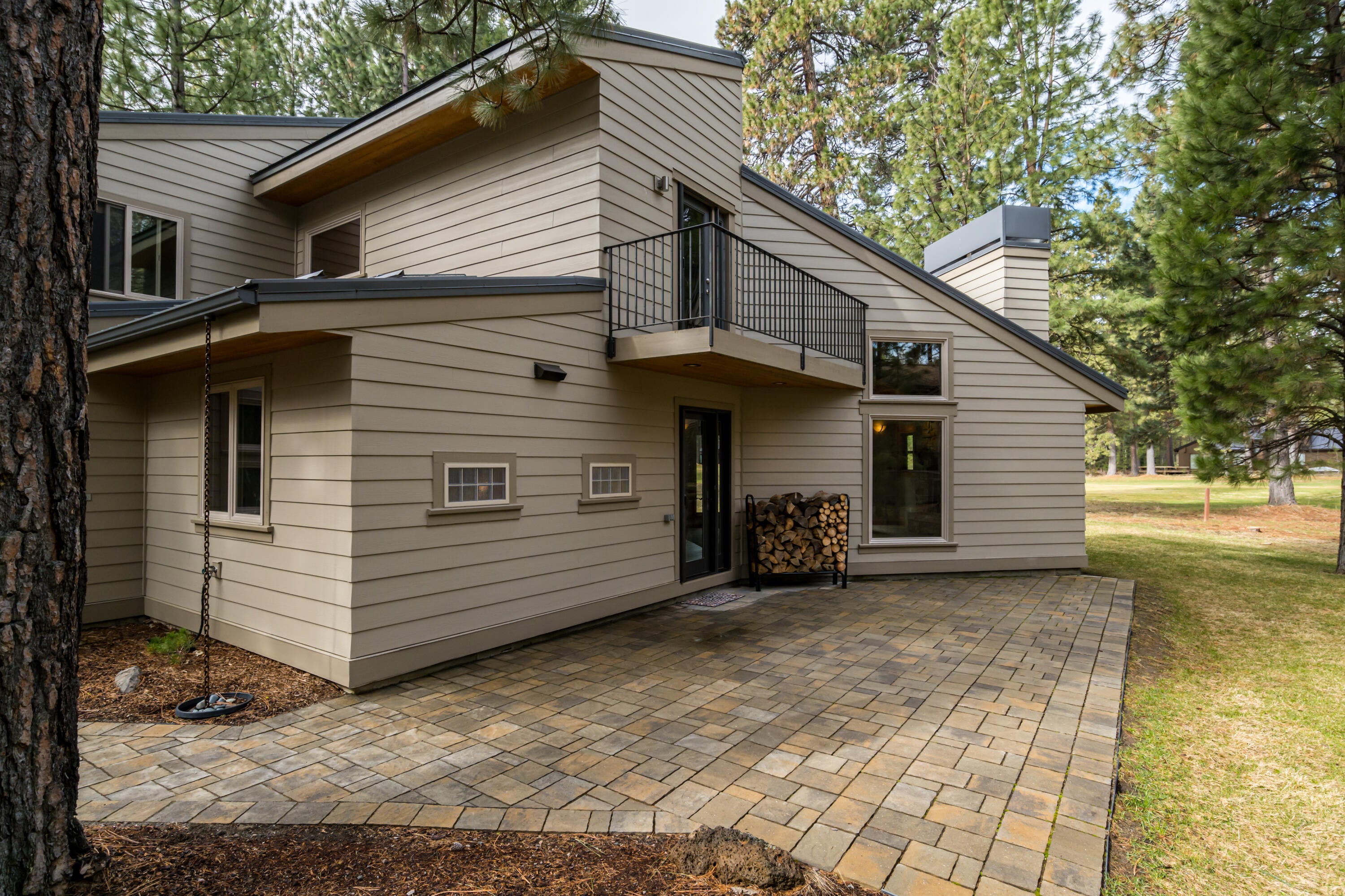 13303 Betony Black Butte Ranch, OR 97759 - Photo 33 of 42 Patio off kitchen