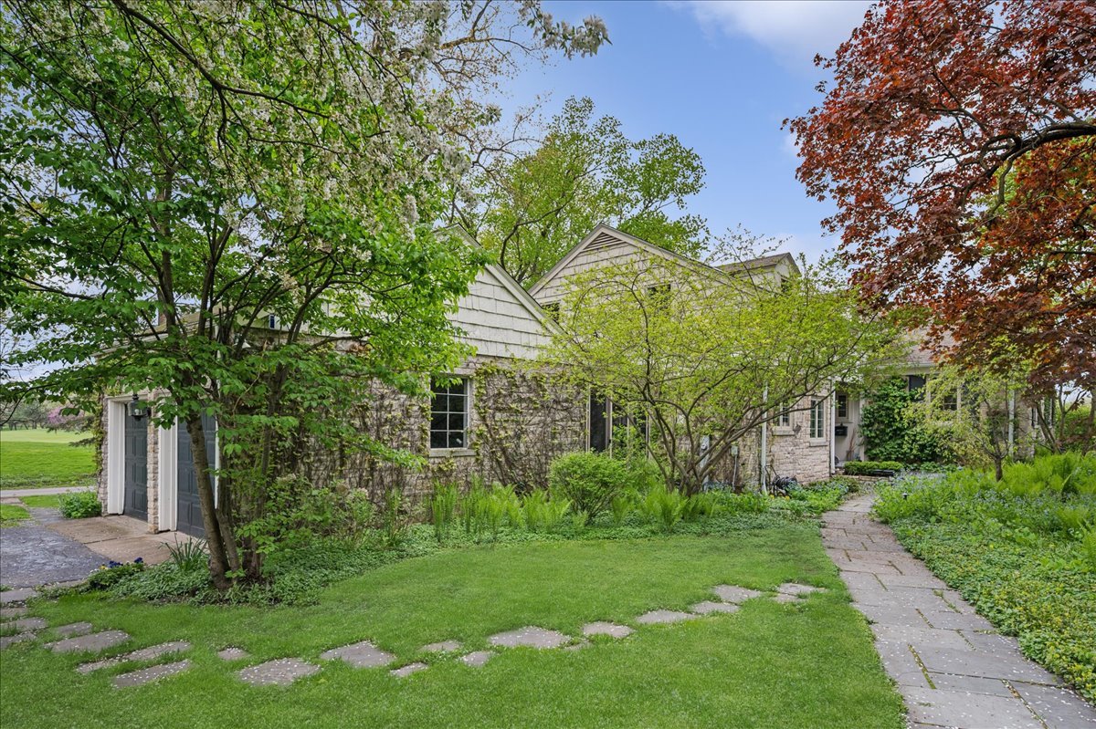 1372 Sunview Lane Winnetka, IL 60093 - Photo 4 of 49