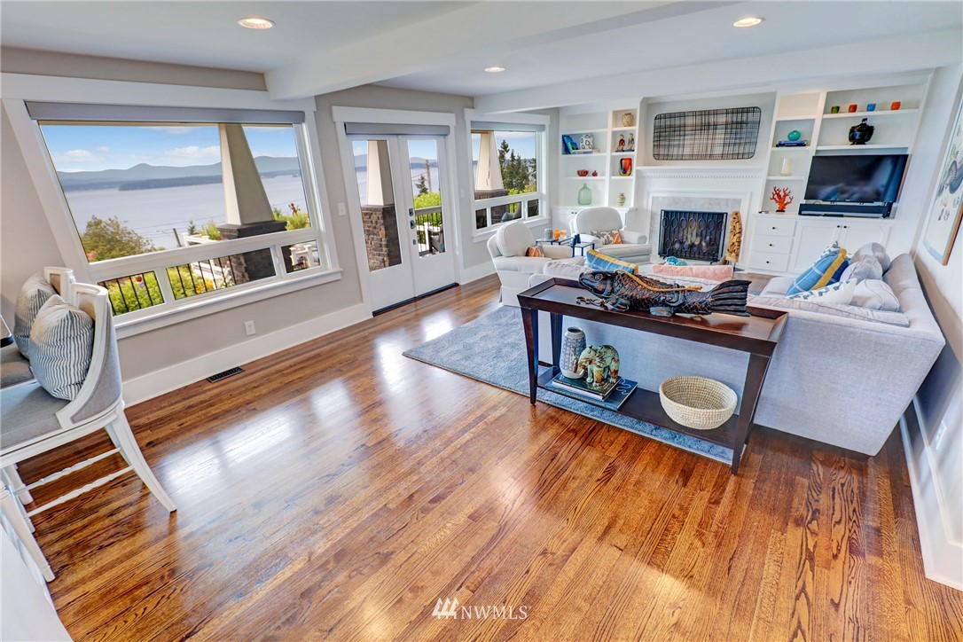 9864 46th Avenue Southwest Seattle, WA 98136 - Photo 4 of 34 Gallery Image 4