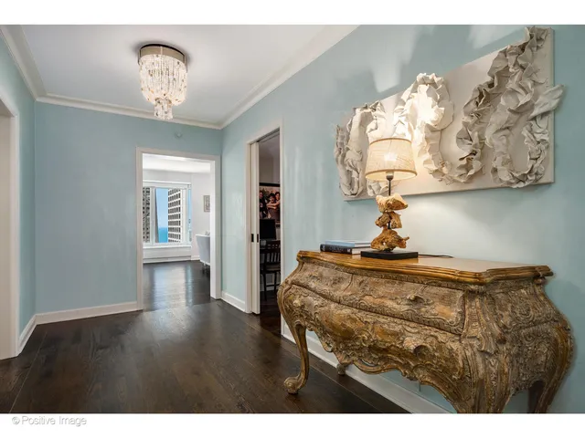 a view of entryway with livingroom