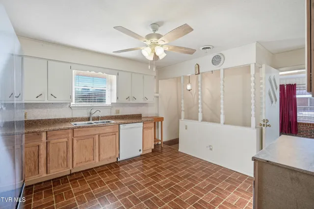 $300,000 | 4812 Carters Valley Road, Church Hill, TN 37642