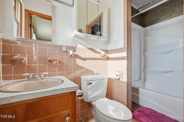 $300,000 | 4812 Carters Valley Road, Church Hill, TN 37642