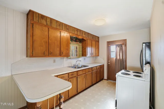 $300,000 | 4812 Carters Valley Road, Church Hill, TN 37642