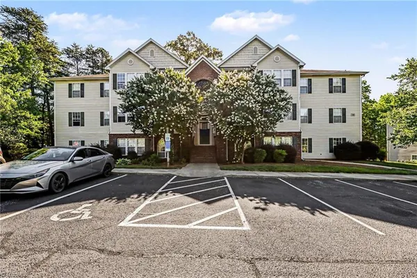$210,000 | 160 James Road, Unit 1D, High Point, NC 27265