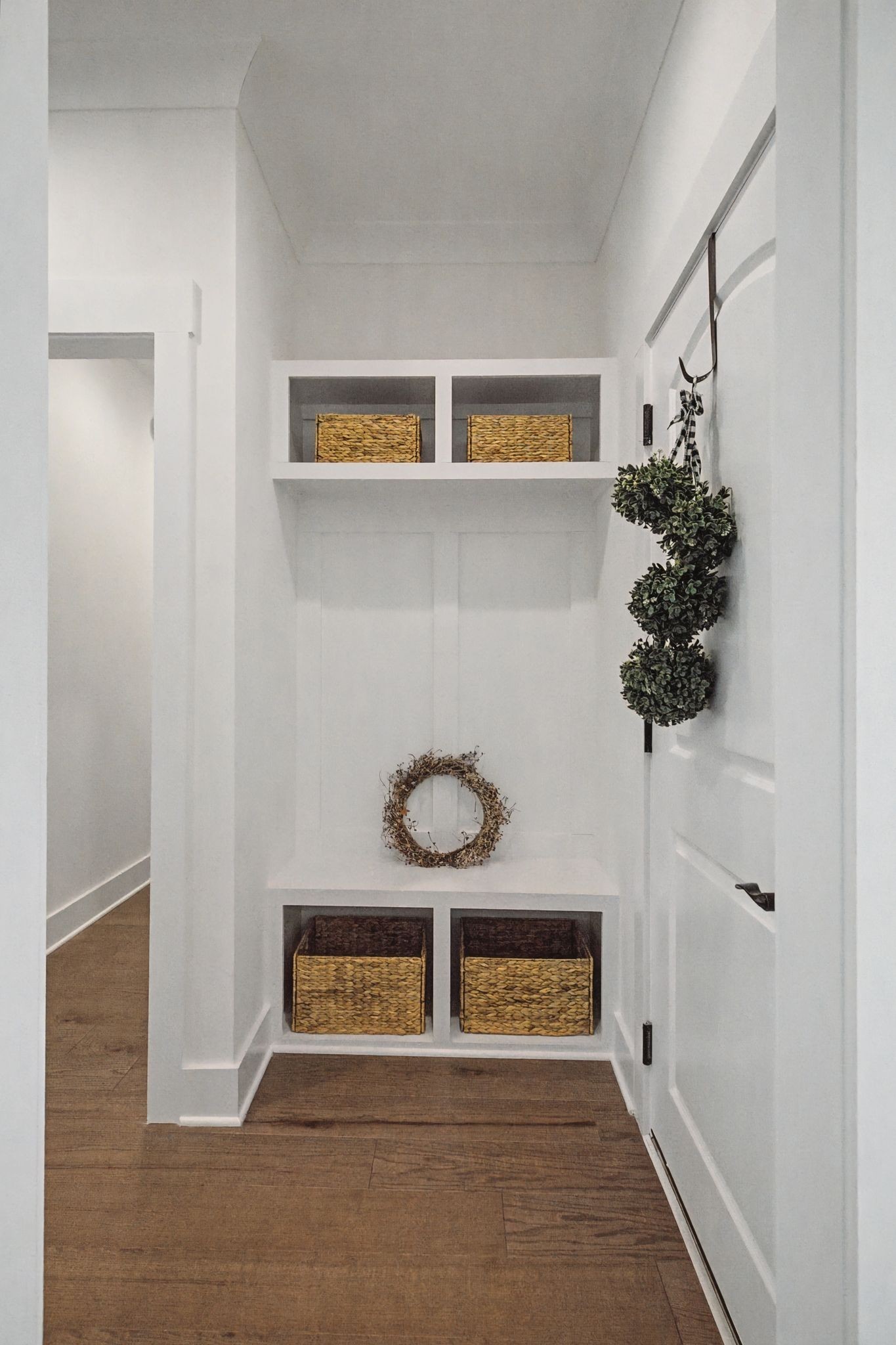 238 Hill Creek Road Woodbury, TN 37190 - Photo 15 of 40 a view of an entryway with wooden floor