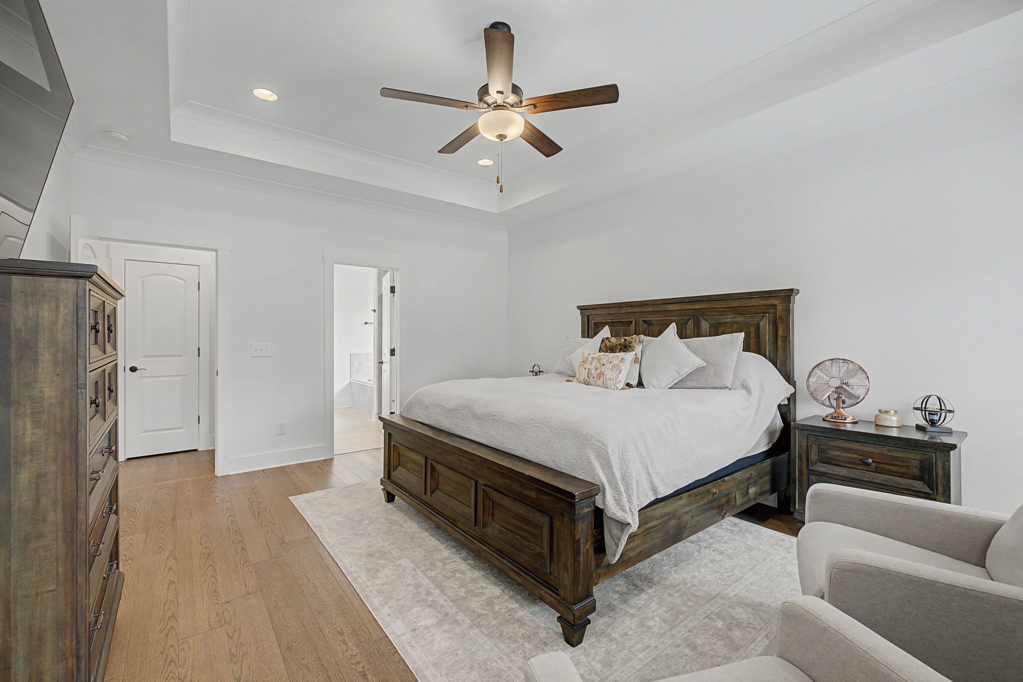 238 Hill Creek Road Woodbury, TN 37190 - Photo 17 of 40 a bed room with a bed and a couch