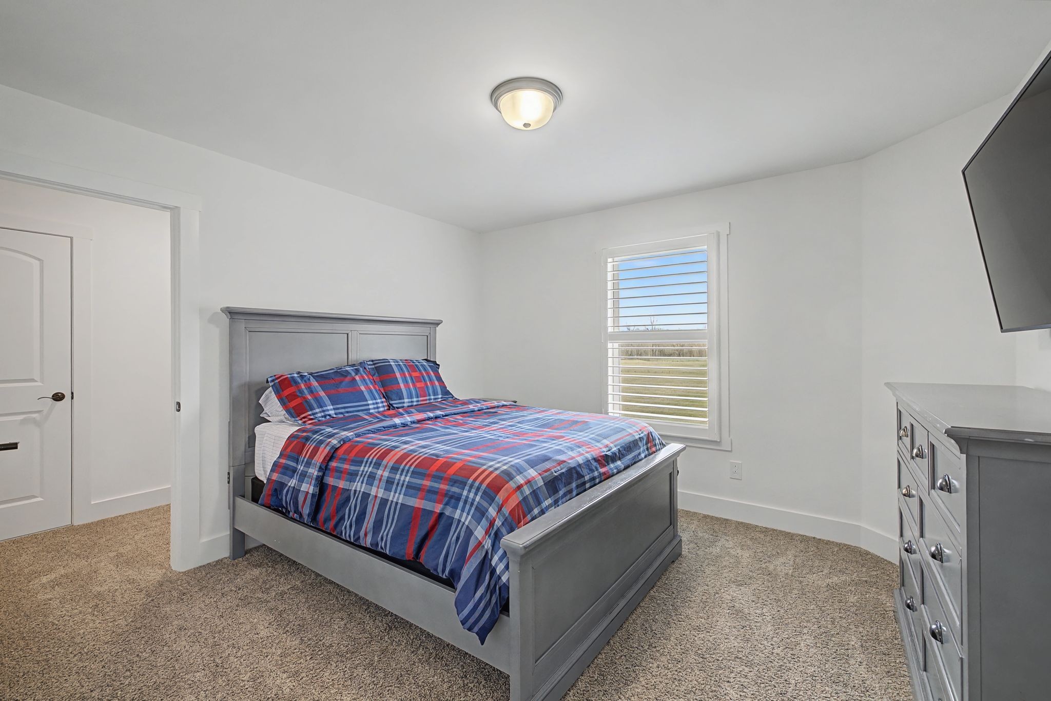 238 Hill Creek Road Woodbury, TN 37190 - Photo 31 of 40 a bedroom with a bed and a tv