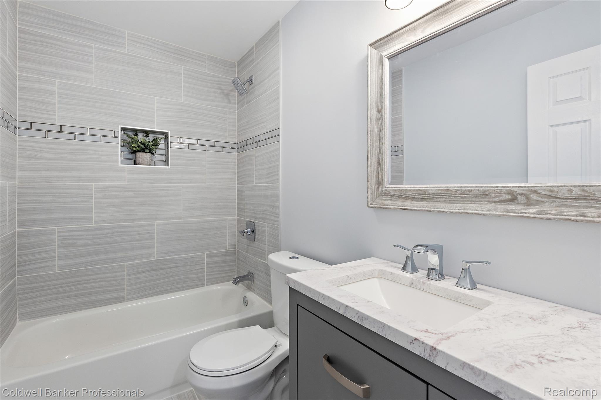2793 Weaverton Rochester, MI 48307 - Photo 27 of 31 2793 Weaverton St-27.jpg