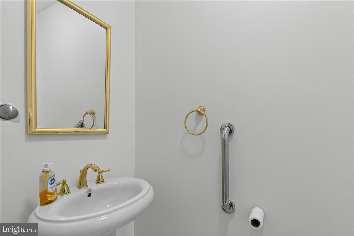 1491 Kuser Road Hamilton, NJ 08619 - Photo 21 of 42 Powder room