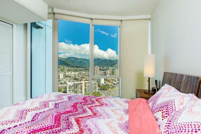 1837 Kalakaua Avenue, Unit 2505 Honolulu, HI 96815 - Photo 5 of 10 a bedroom with a bed and a large window