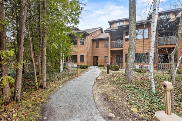 $179,000 | 4908 Landmark Circle, Unit 204, Egg Harbor, WI 54209