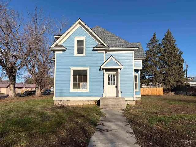 $275,000 | 308 East Park Street, Weiser, ID 83672