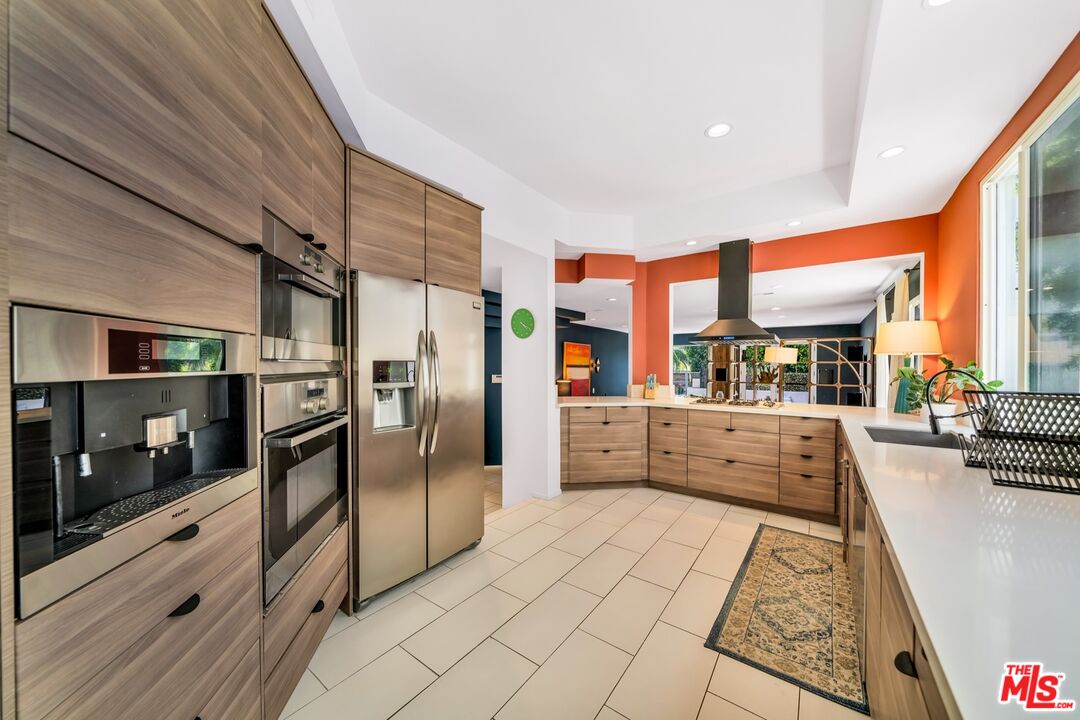 679 Washington Boulevard Marina del Rey, CA 90292 - Photo 13 of 37 a kitchen with stainless steel appliances kitchen island granite countertop a refrigerator and a stove
