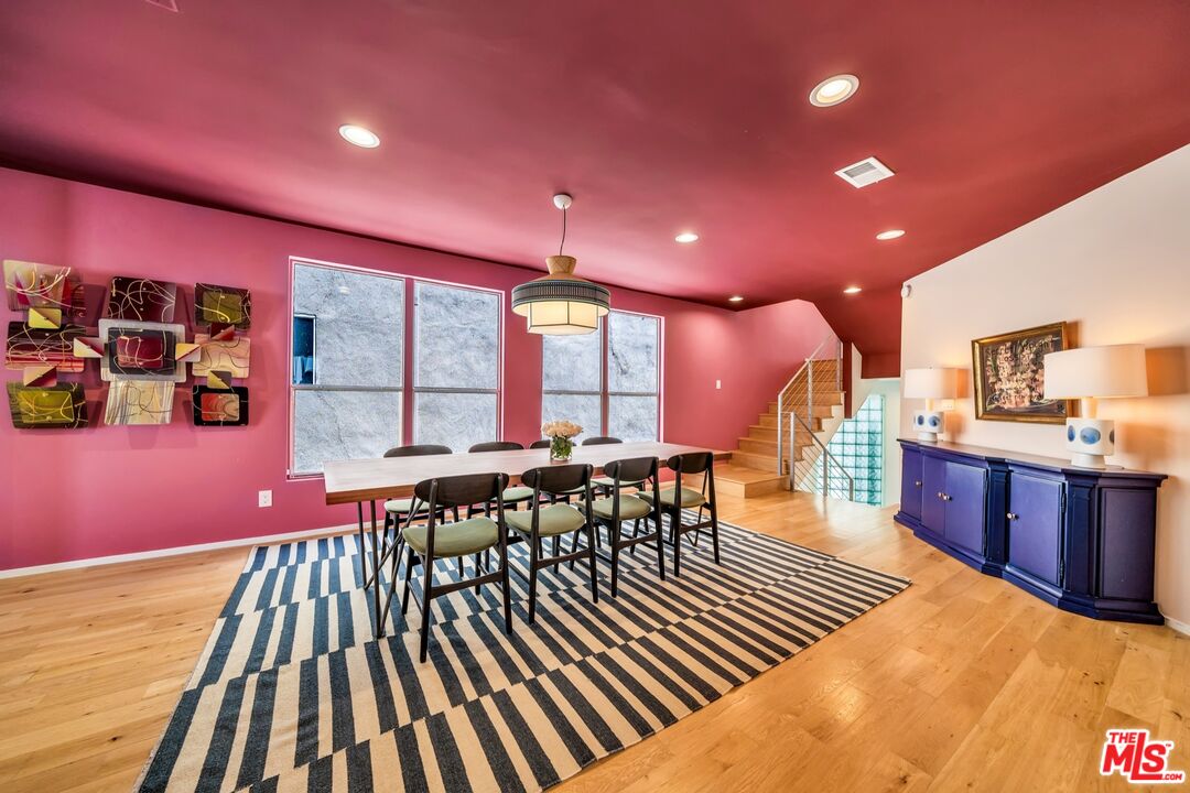 679 Washington Boulevard Marina del Rey, CA 90292 - Photo 15 of 37 a dining room with furniture and wooden floor