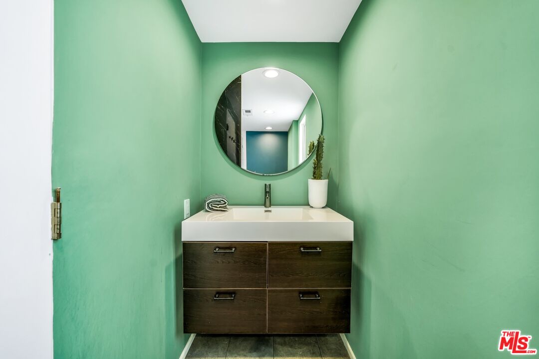 679 Washington Boulevard Marina del Rey, CA 90292 - Photo 19 of 37 a bathroom with a sink and a mirror