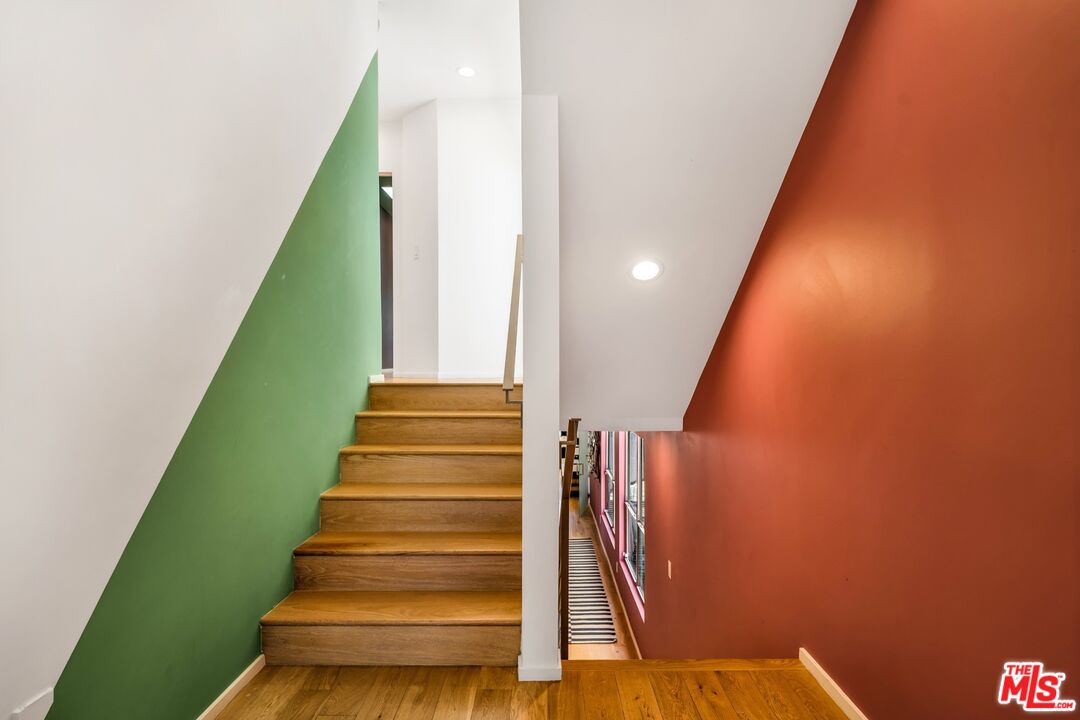 679 Washington Boulevard Marina del Rey, CA 90292 - Photo 28 of 37 a view of entryway with wooden floor