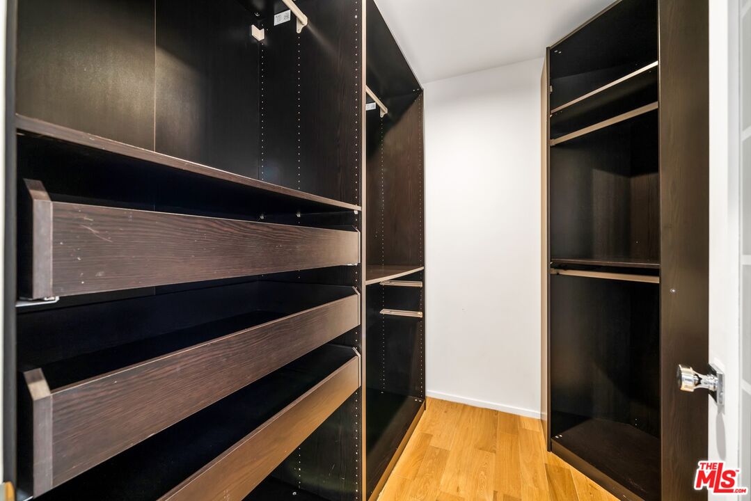 679 Washington Boulevard Marina del Rey, CA 90292 - Photo 31 of 37 a view of walk in closet