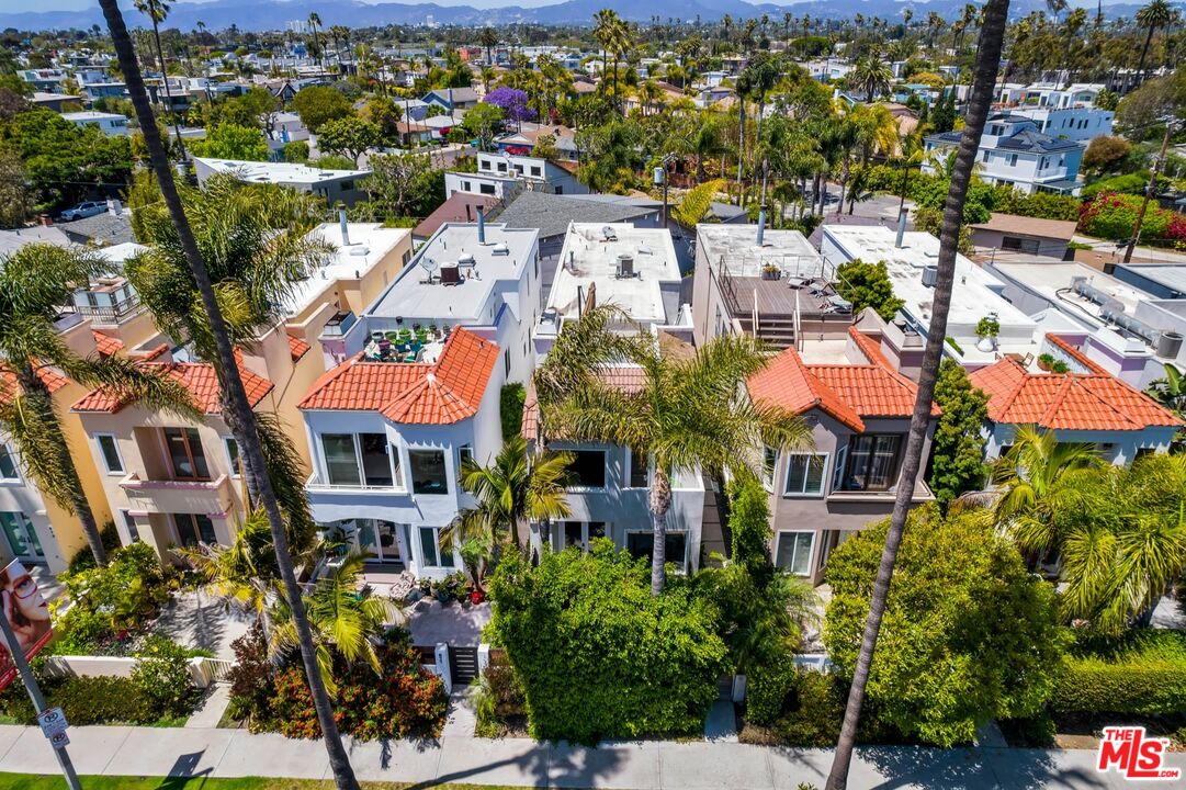 679 Washington Boulevard Marina del Rey, CA 90292 - Photo 33 of 37 an aerial view of a city with lots of residential buildings