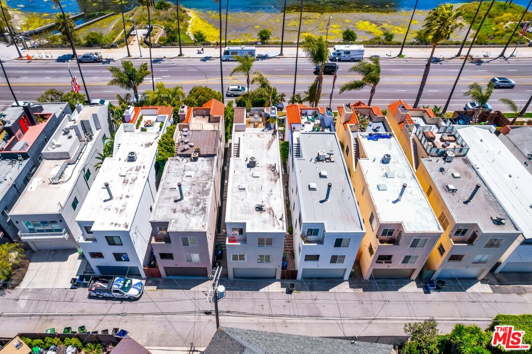 679 Washington Boulevard Marina del Rey, CA 90292 - Photo 35 of 37 a picture of city view