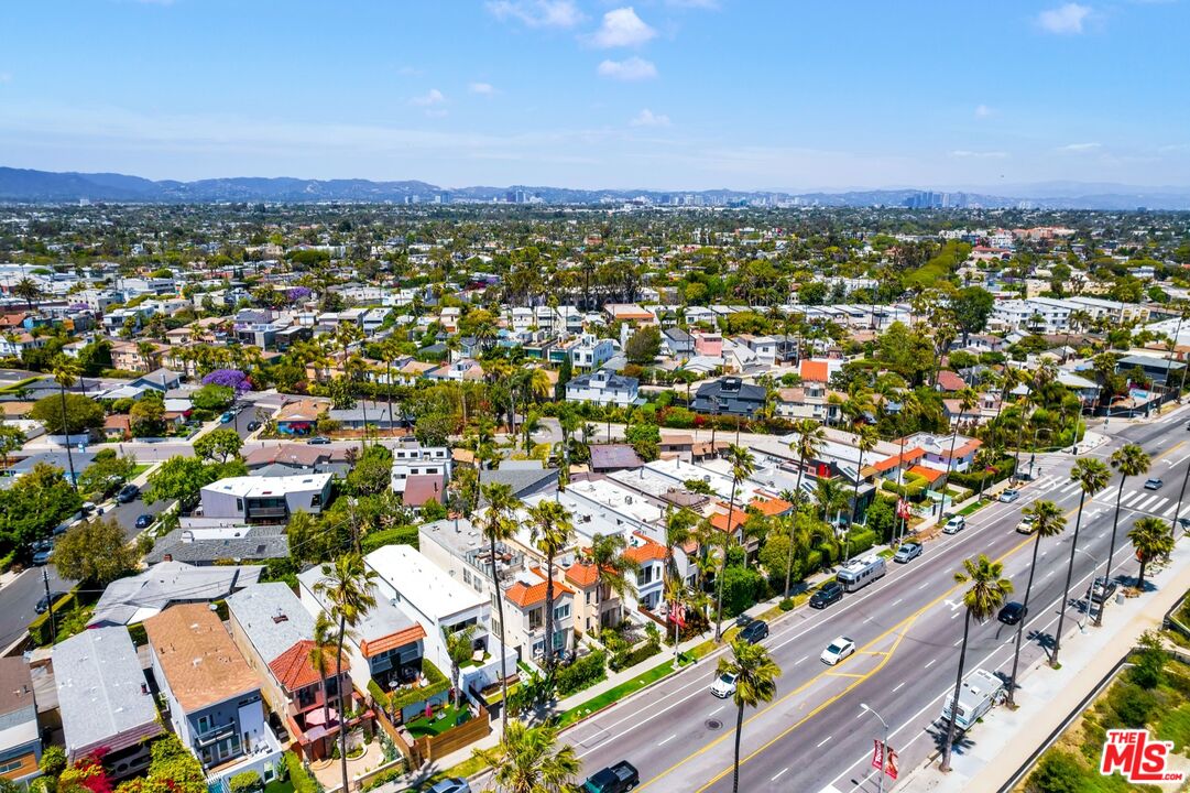 679 Washington Boulevard Marina del Rey, CA 90292 - Photo 37 of 37 an aerial view of multiple house