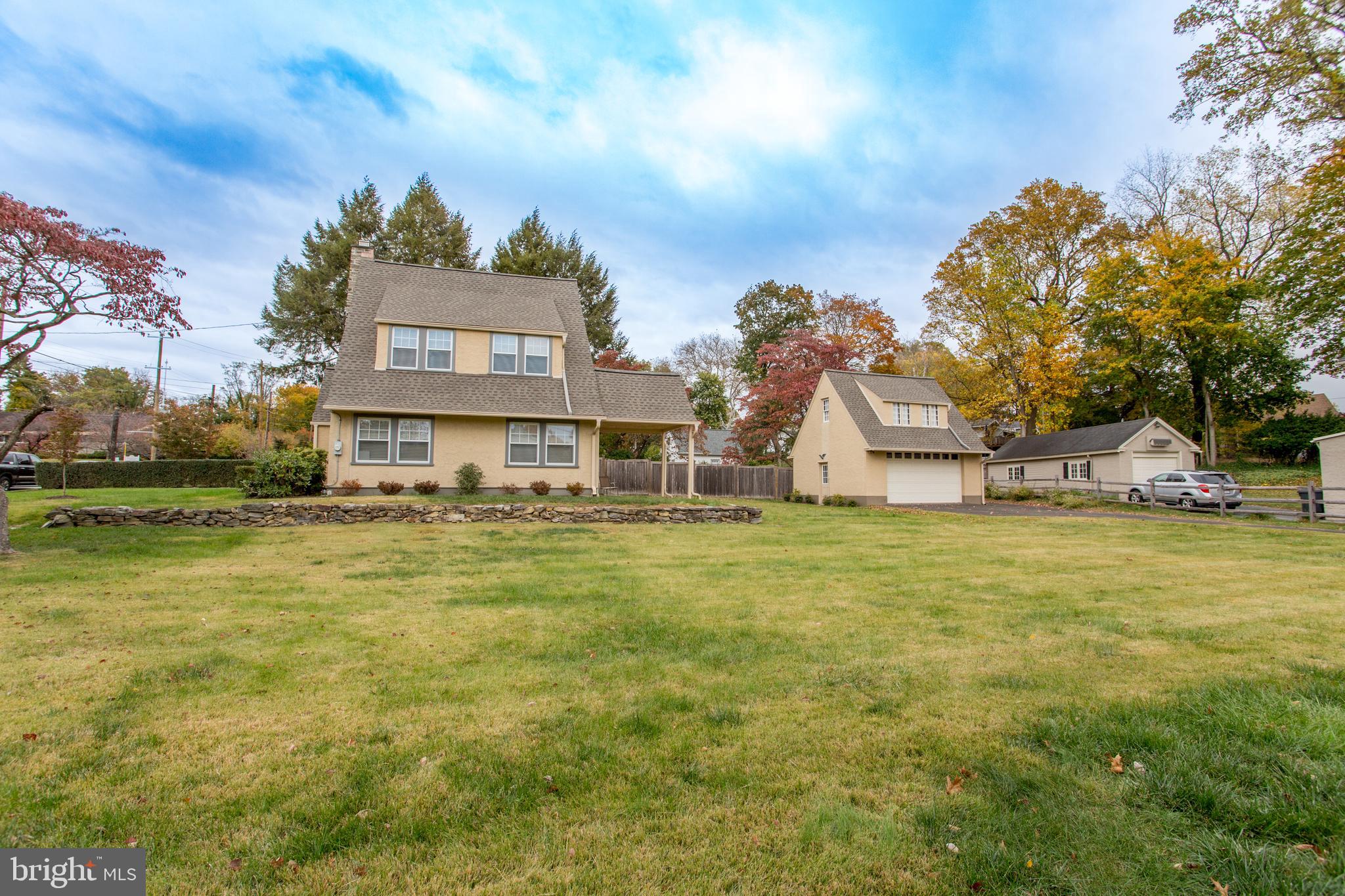 Exterior Side & Garage on Corner Lot